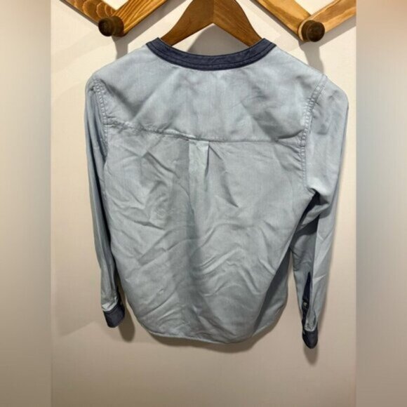 🌟Vince. 🌟 Blue quarter Button down Blouse - Small - Picture 4 of 7